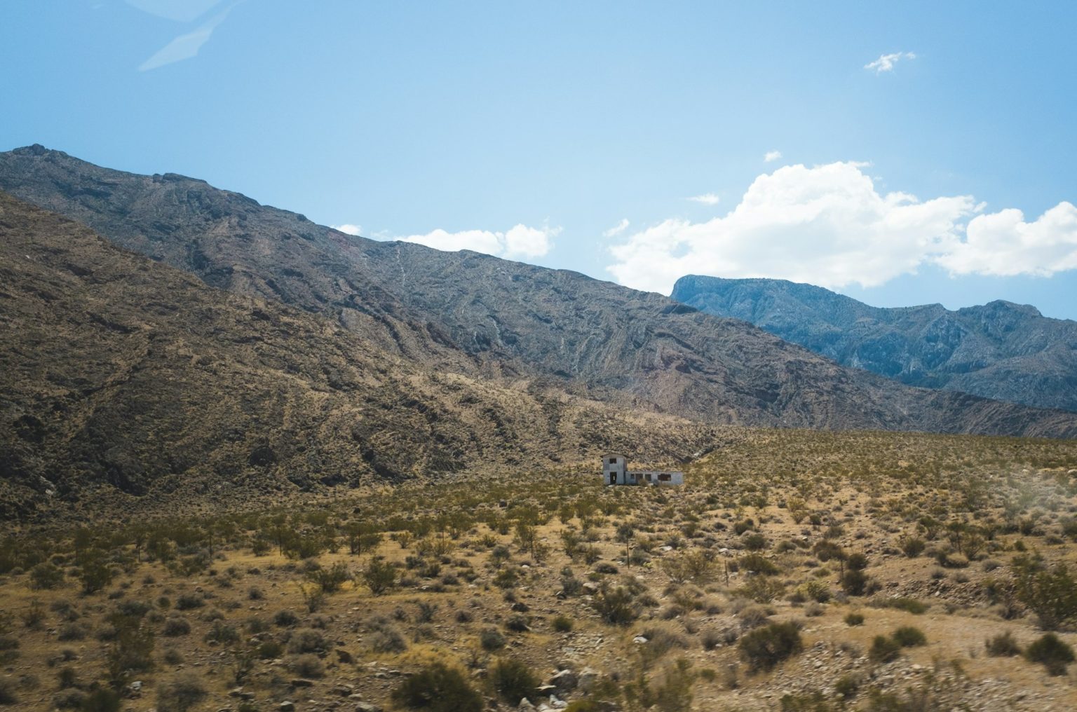 Refugio de bosque · Cabaña en la niebla